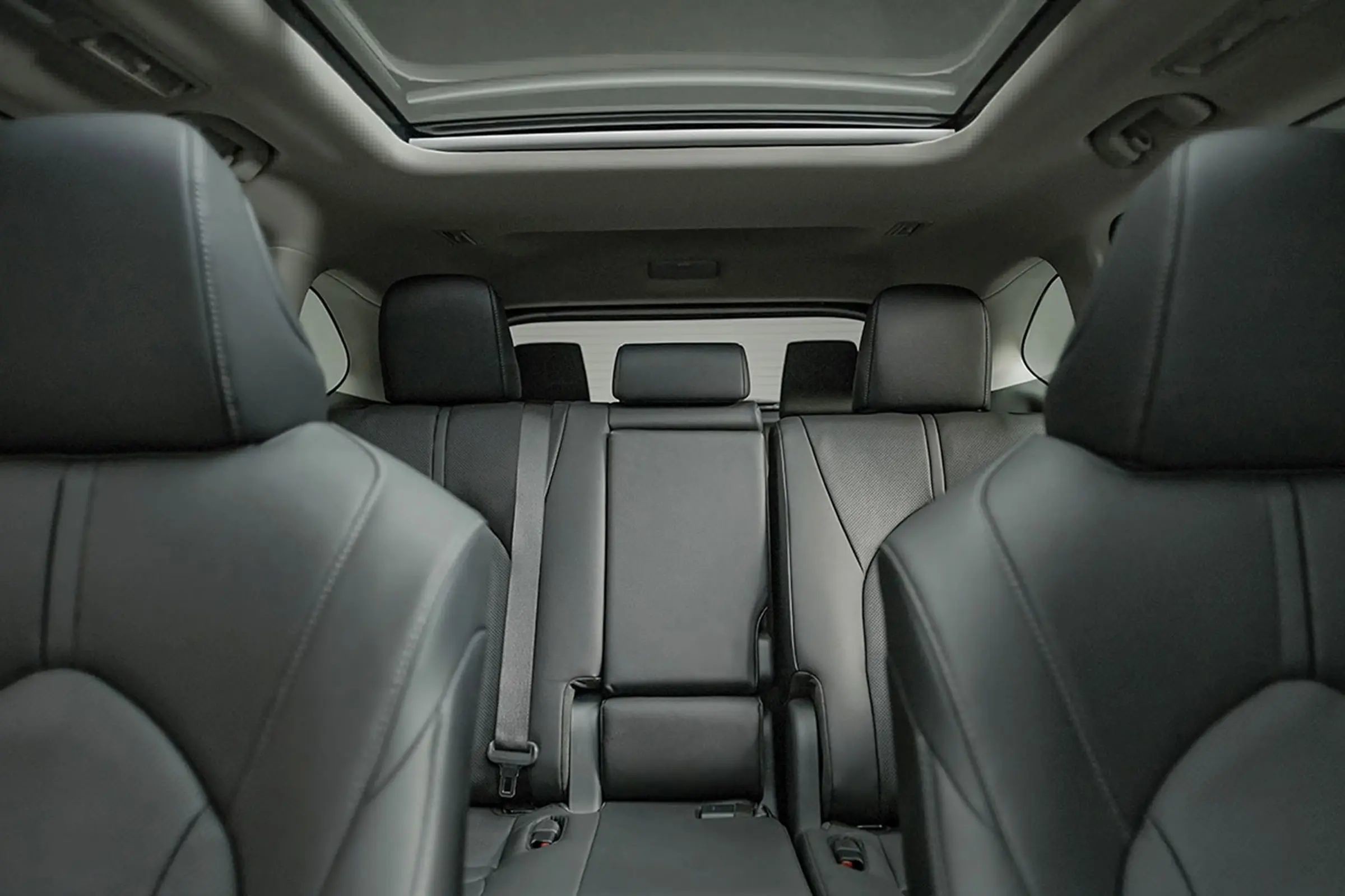 4 Door 5 Seats Toyota Highlander Car With Fuel Turbocharged Power And Hybrid System