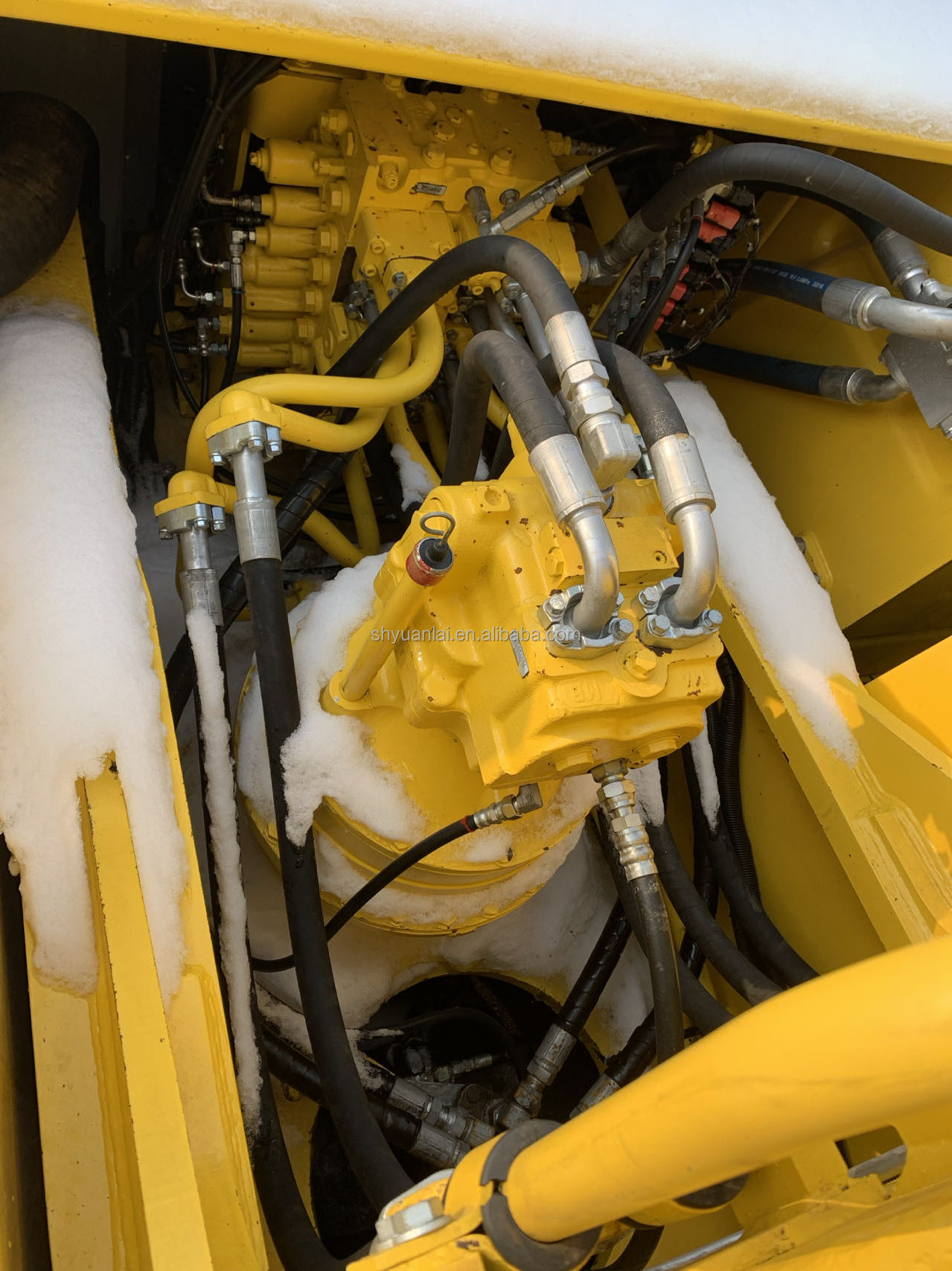 WECHAT 17321181171 Komatsu PC200 Excavator with Fuel-Saving System and Working System
