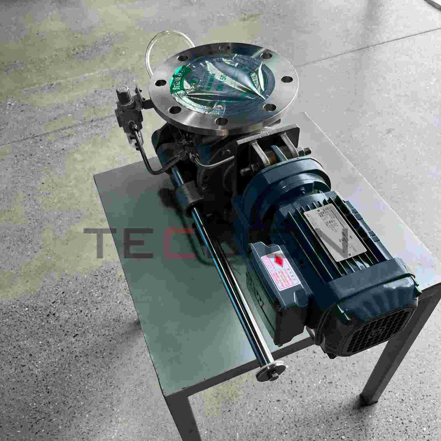 Rotary valve is used for pneumatic conveying, with a detachable rotor and a cleaning type structure