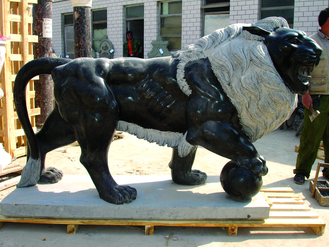 2 Meters Height Decoration Odm Large Lion Garden Statue