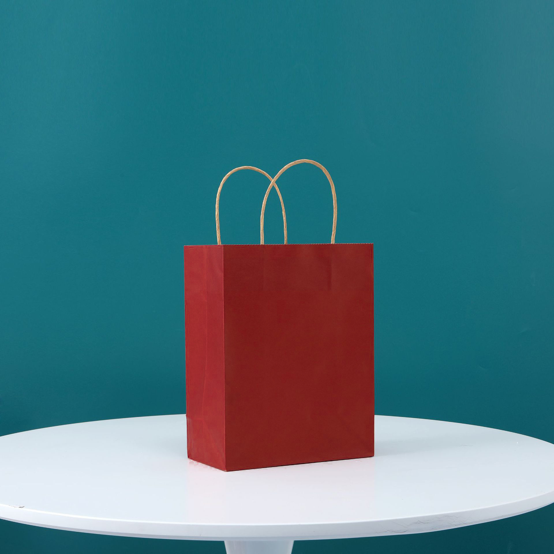 Twisted Handle Custom Printed Kraft Paper Bags 15*21*8cm 21*27*11cm 26*32*12cm