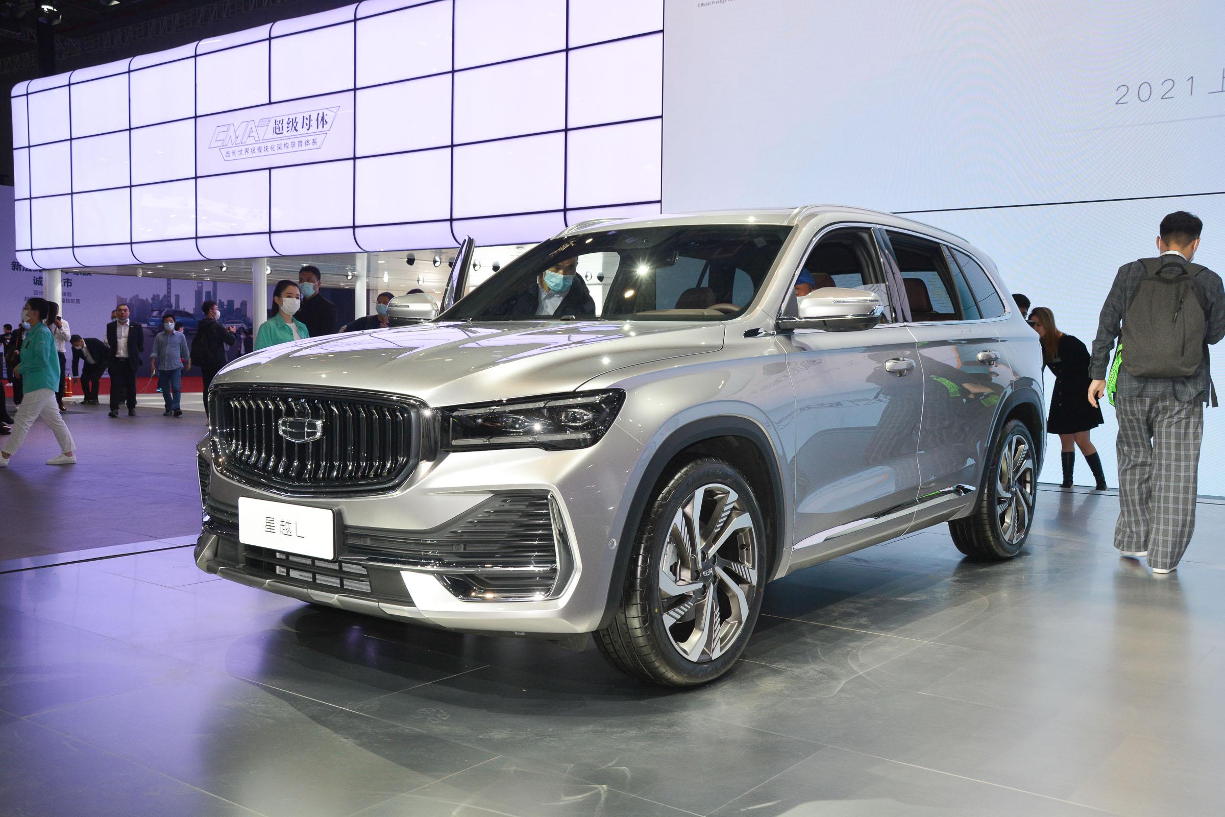 s 2022 Geely Xingyue L Oil-electric Hybrid Large Luxury Off-road Vehicle Seating for 5 and 4770x1895x1689 Dimensions