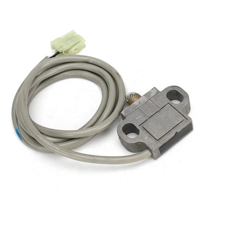PC200-5 PC200-6 6F95 Travelling Pressure Sensor Excavator Switch D4C-9093 203-06-5621