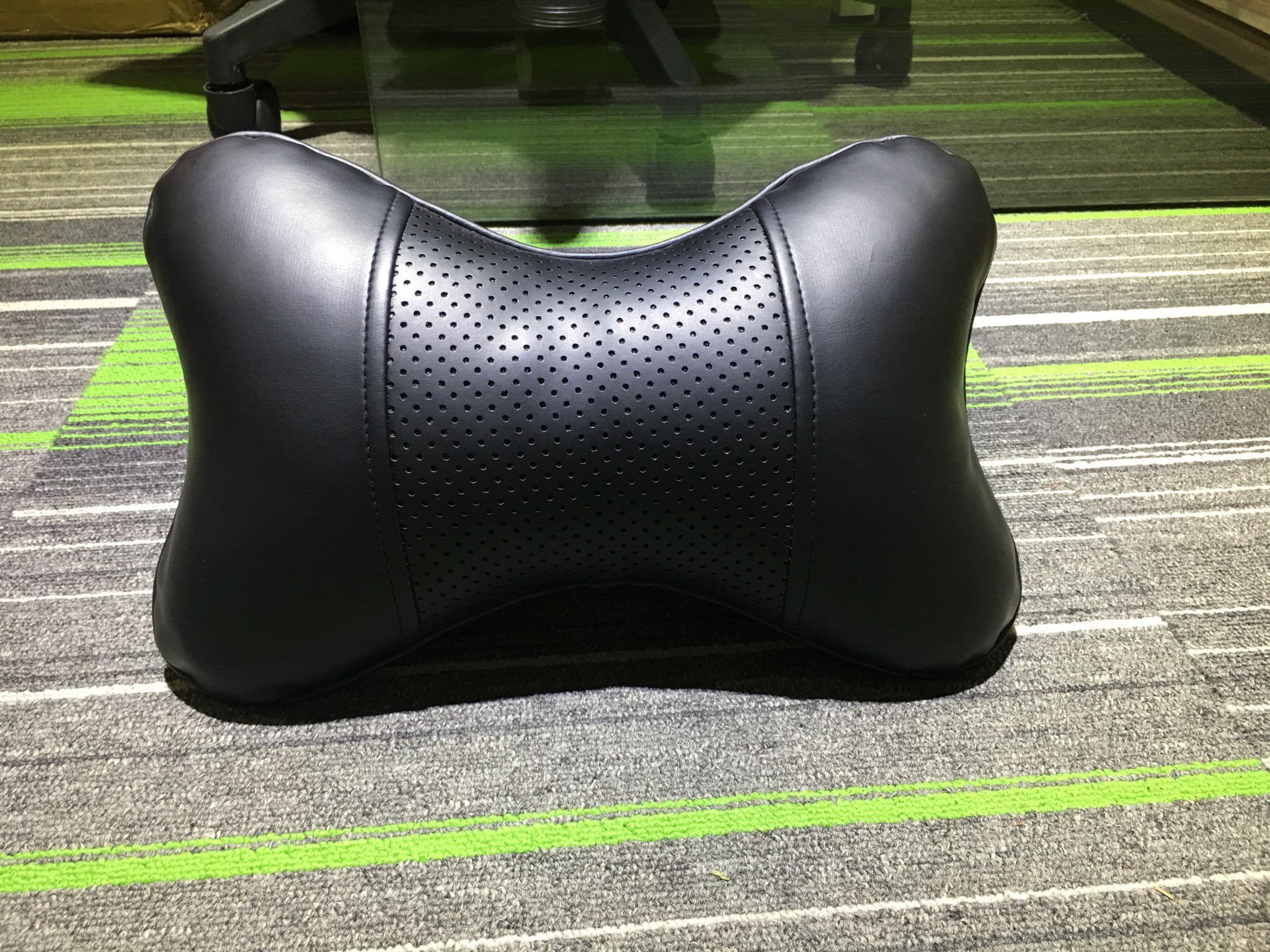 PU Leather Boned Shape Memory Foam Travel Pillow Soft Stuffing For Neck Rest