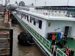 Quality D700*L1500 Ships Pneumatic Marine Fenders For Dock Protection wholesale
