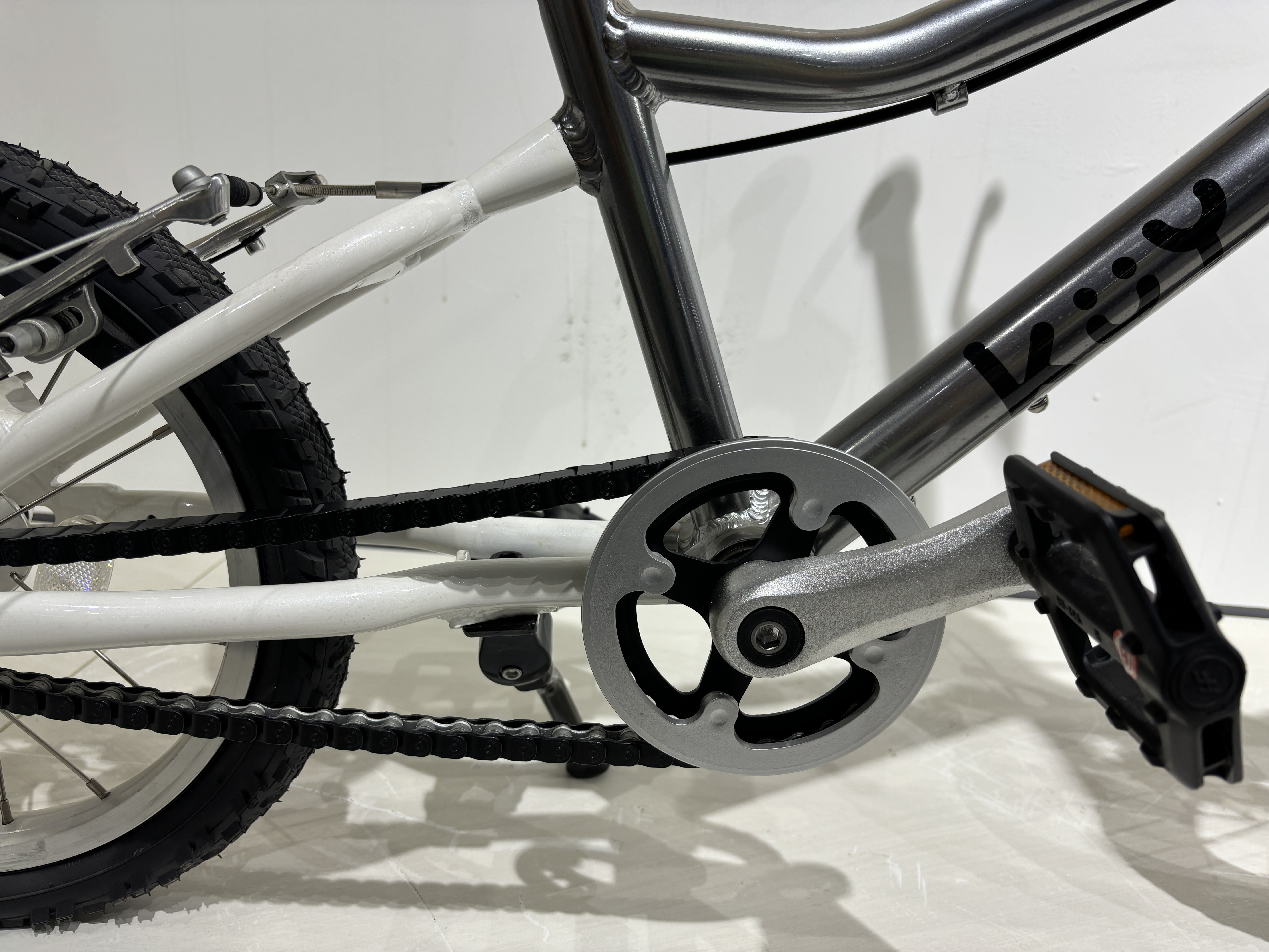 Kids Steel Frame Coaster Brake Bicycle With 4 Wheels Single Speed And Pneumatic Tires