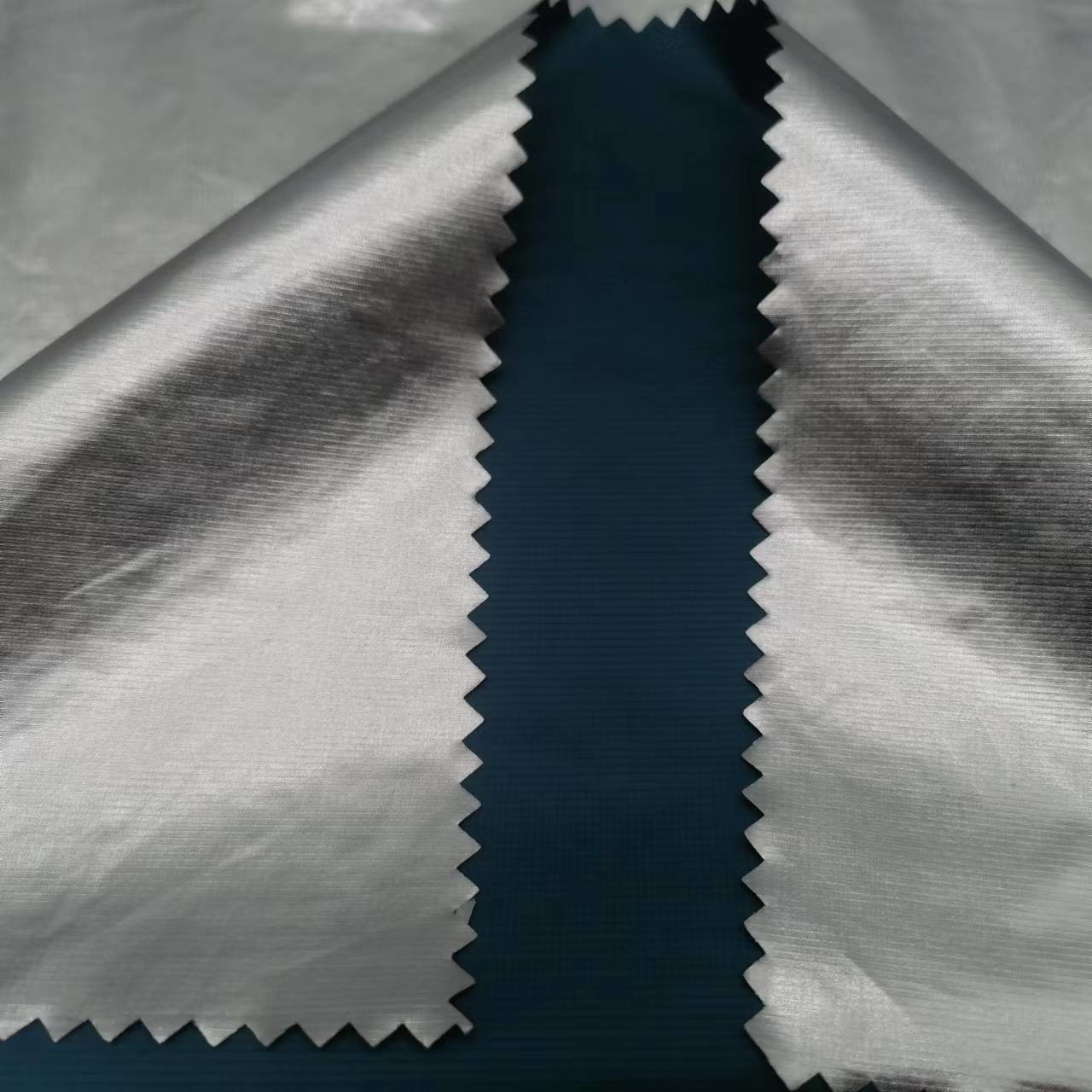 Silver Coated 100 Nylon Wind Breaker Fabric 70 Gsm Waterproof Windproof