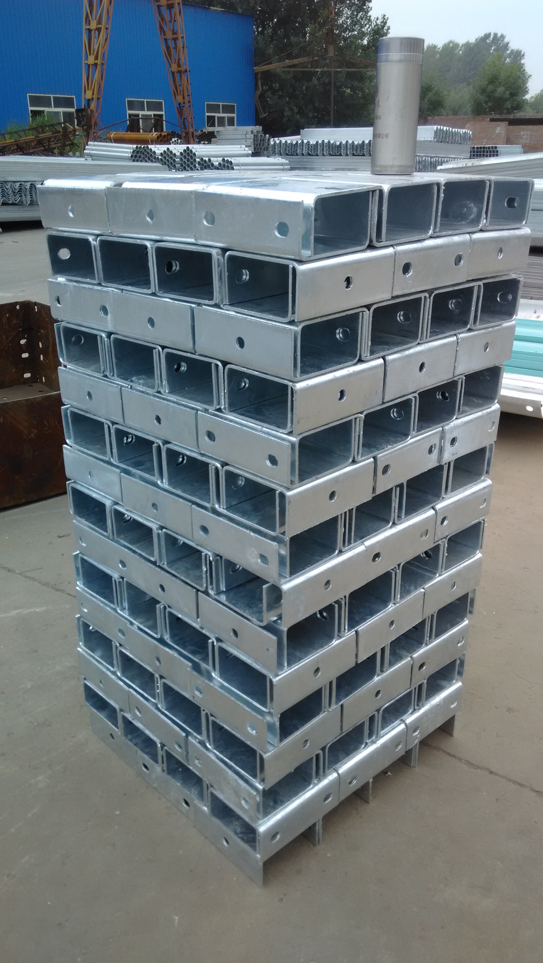 Hot-Dip Galvanized Steel Highway Guardrail Spacer With W-Beam Anti-Corrosion