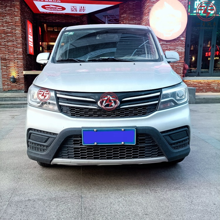 4.2m Cargo Tank Length Diesel Minivan with Manual Transmission and Euro 4 Standard