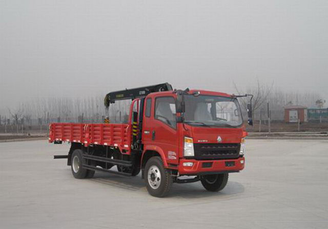 Light Duty Trucks Lorry Loading Crane Cummins Engine 11990 Kg