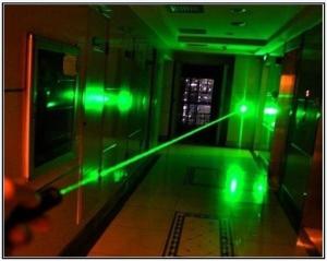 Quality New Long Distance 1000mw 1W Focusable Green laser pointer the Brightest Burning Laser Light Cigar DHL free shipping wholesale