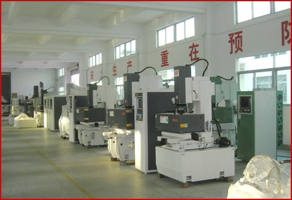 8m/min Cutting Feed High Precision CNC Milling Machine For Molds VMC-1260L3