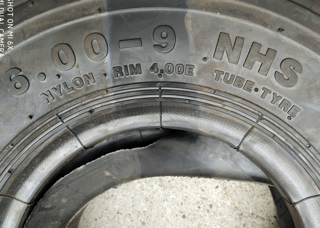 Durable 6.00-9NHS Pneumatic Forklift Tires , Solid Rubber Forklift Tires With Deep Tread