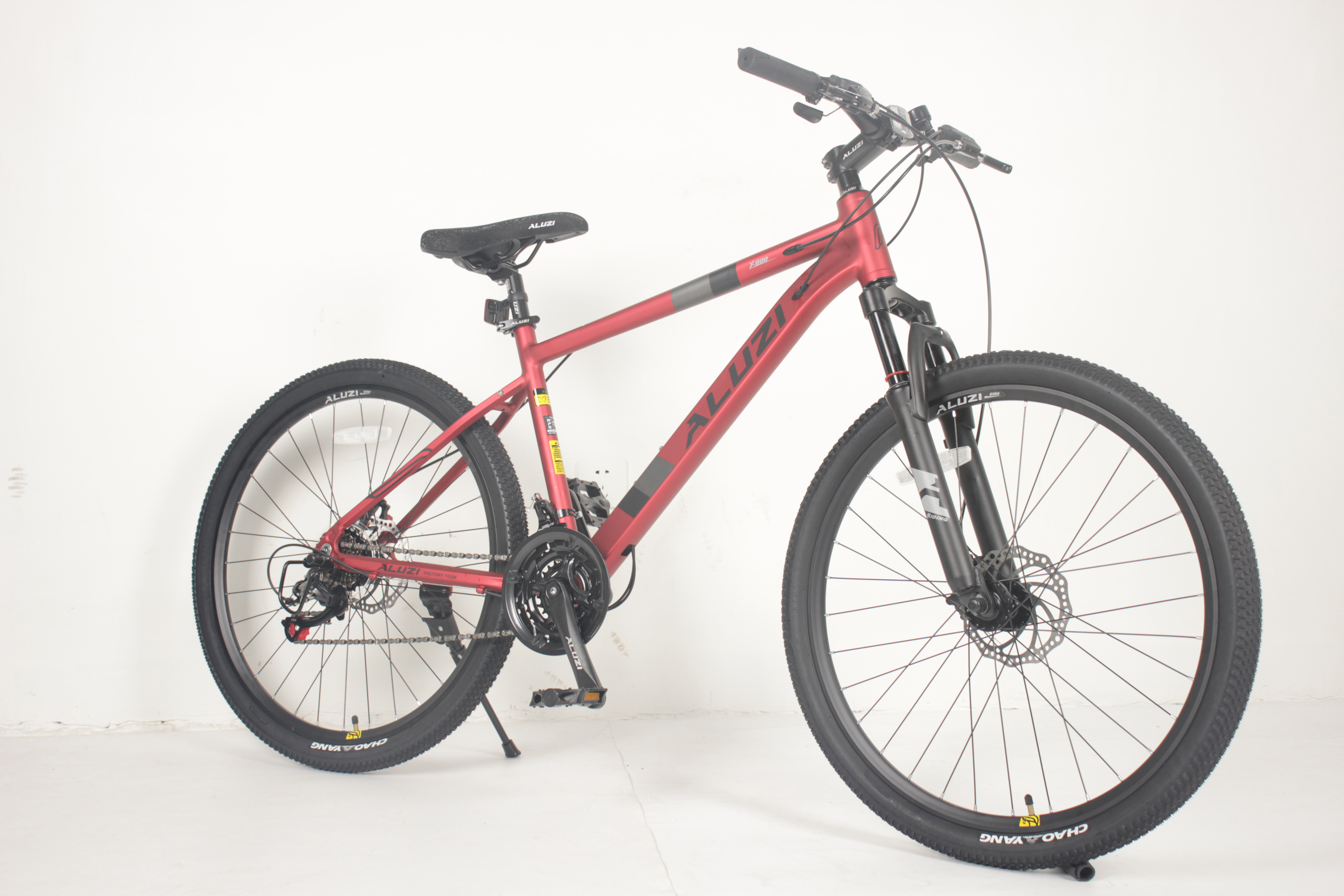 Carbon Steel 21-Speed youth mountain bike With Shimano Derailleurs And Suntour XCT Fork