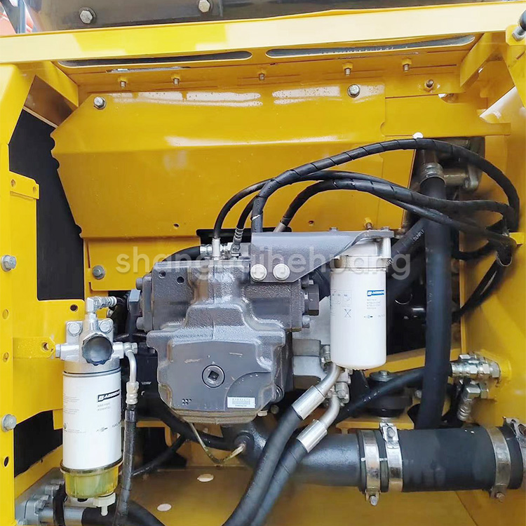 0.8m3 Second Hand Komatsu PC200 Excavator With Original Color And 19900kg Operating Weight