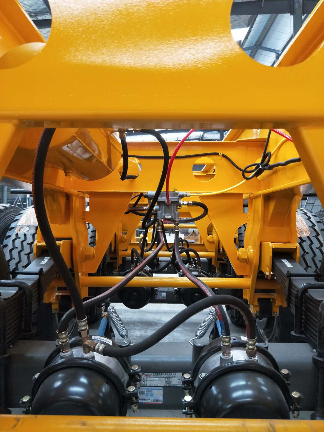 Mechanical Suspension Tri-Axle Skeleton Semi Trailer for Construction Site and 7pin Plug