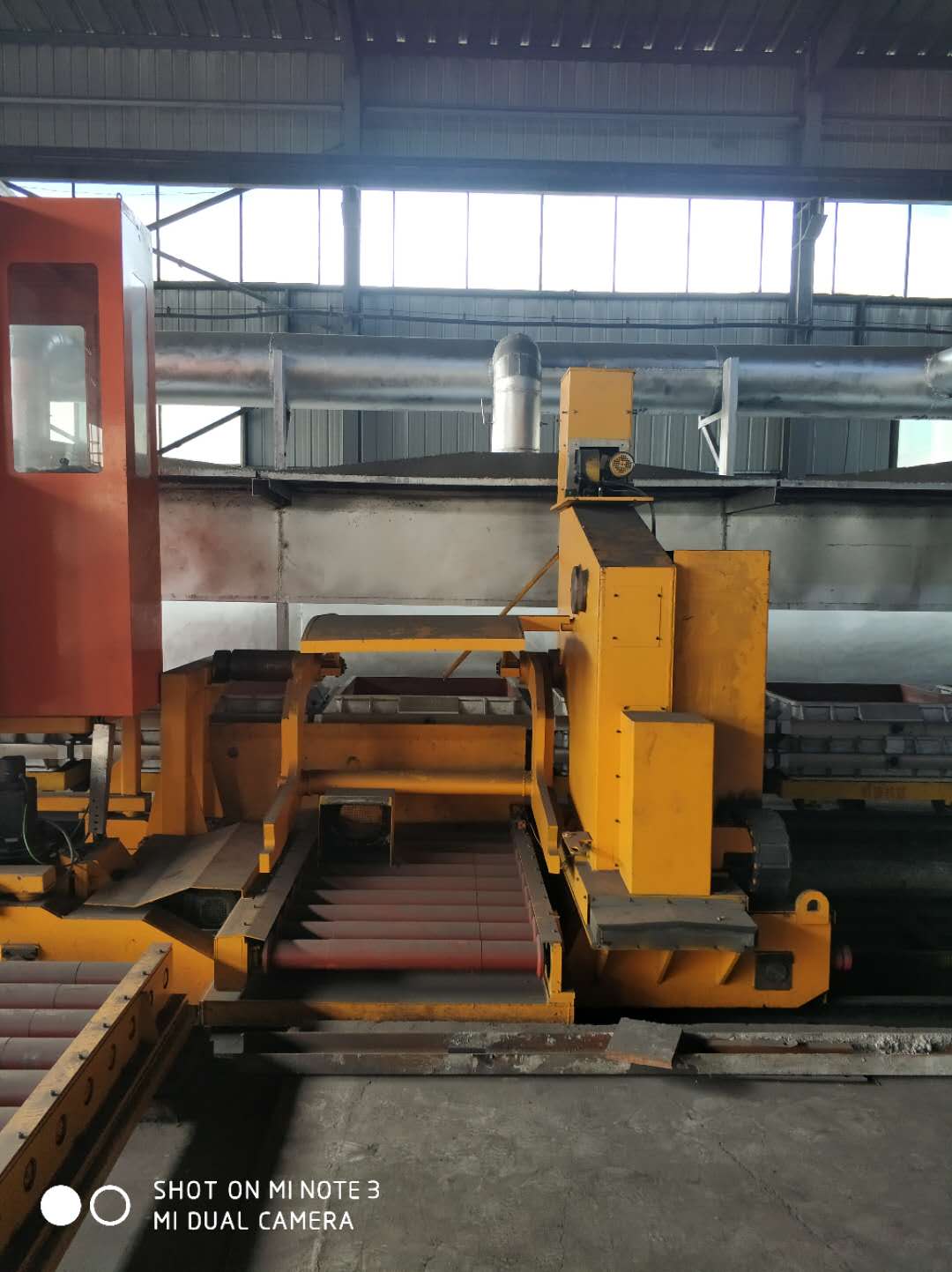 Easy Operation Pouring Equipment 1000KG-2500KG Capacity Customized Weight