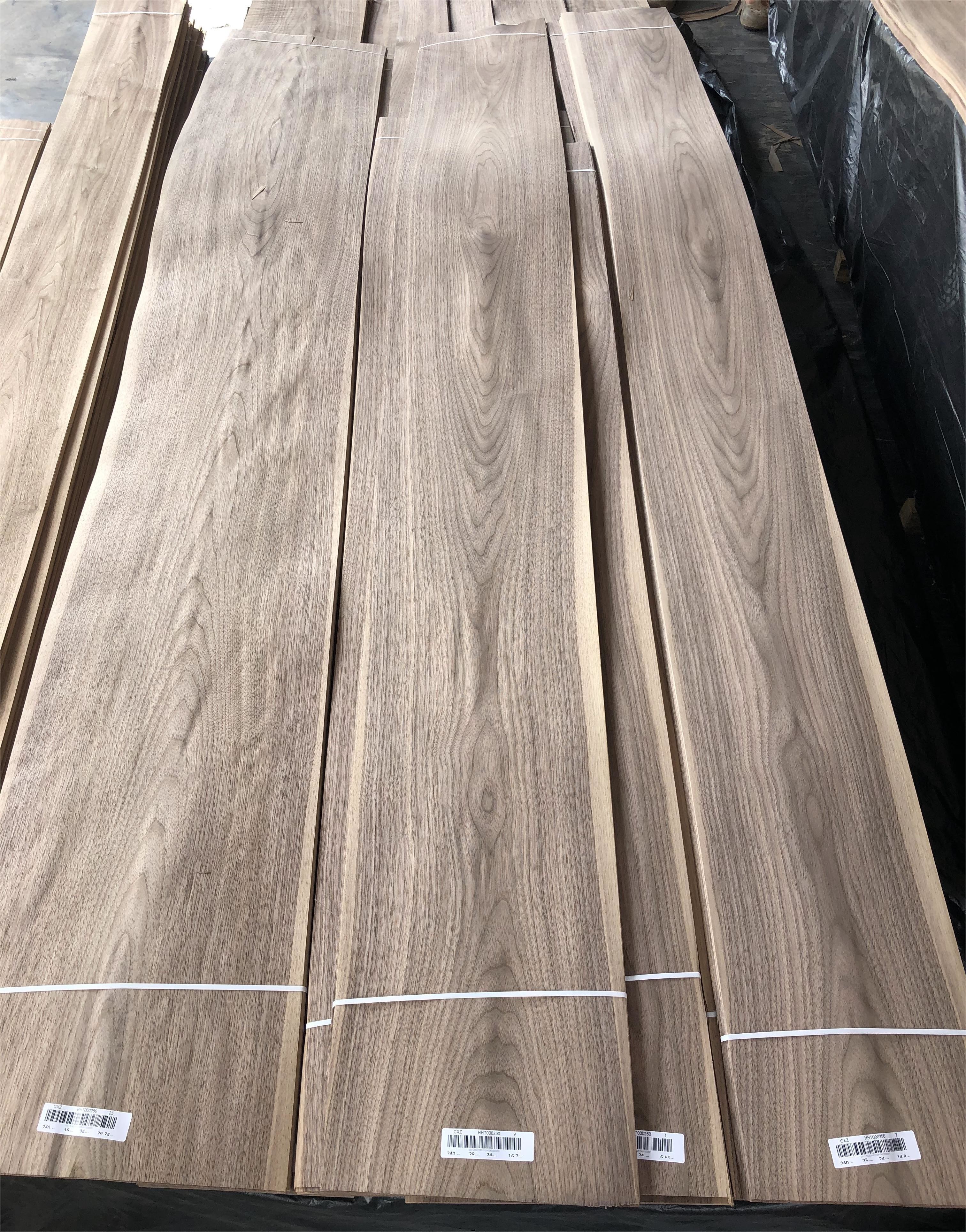 Natural Walnut 0.5mm Wood Veneer Plywood For Cabinet Wall And Door Decoration