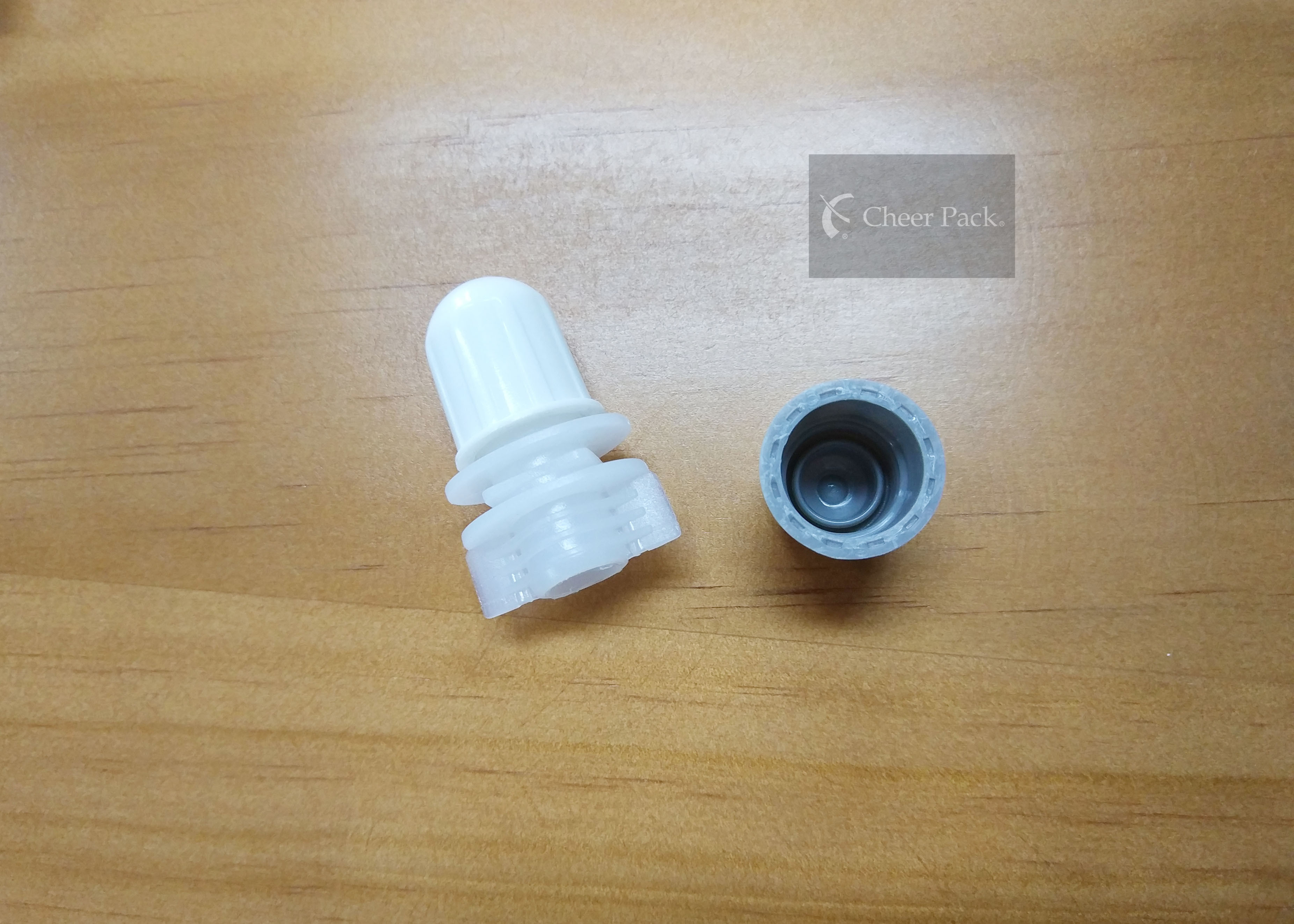 Water-proof HDPE Plastic Pour Spout Caps Food Grade Material