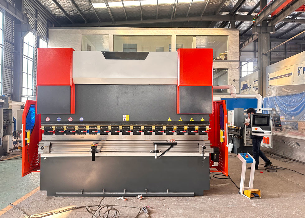 WE67K-300T 3200 400mm Throat Depth 20T Press Brakes with Max. Bending Angle 30-180