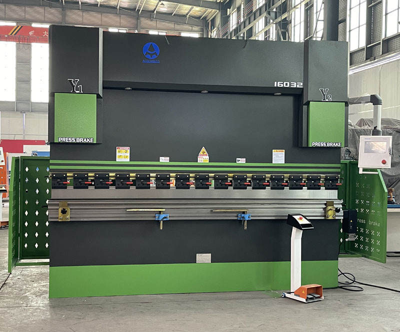 High Efficiency 1600KN Tp10s Controller Hydraulic Folding Press Brake 3200mm CNC Servo Motor