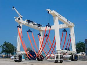 Quality Pendant Control 37KW Yacht Lifting Crane 20 Tons For Houseboat wholesale