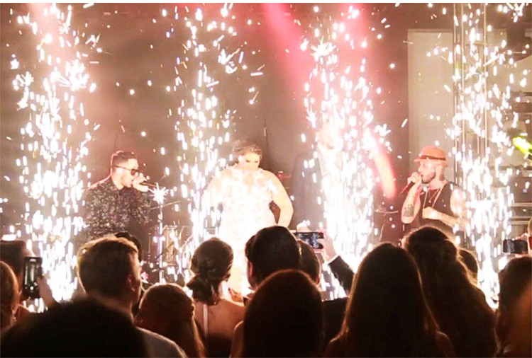 700w Spark Fountain Machine Hanging Sparkler Machine For Wedding Dmx Club Show