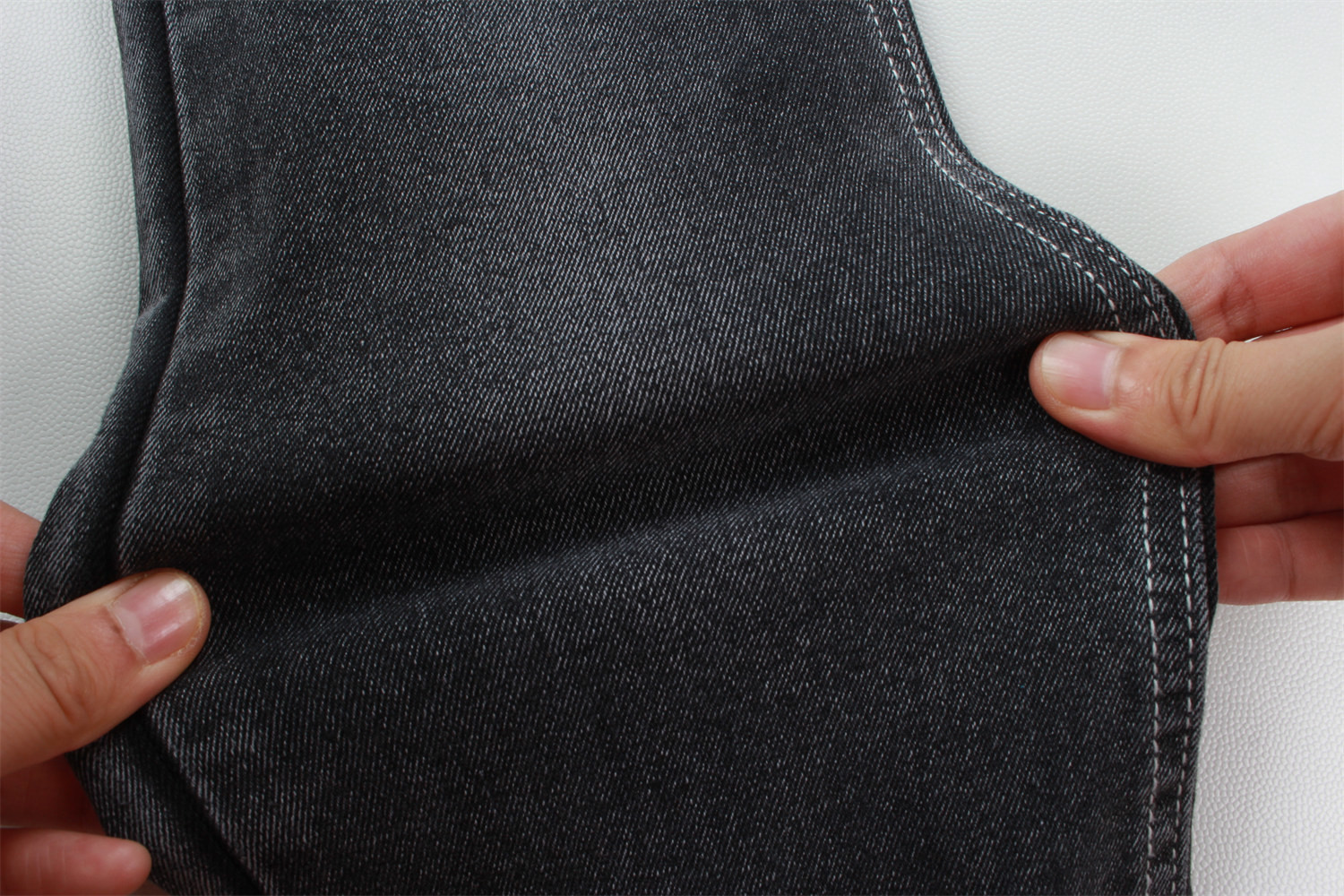 Wholesale 10.5 oz warp slub high stretch black backside woven denim fabric for jeans