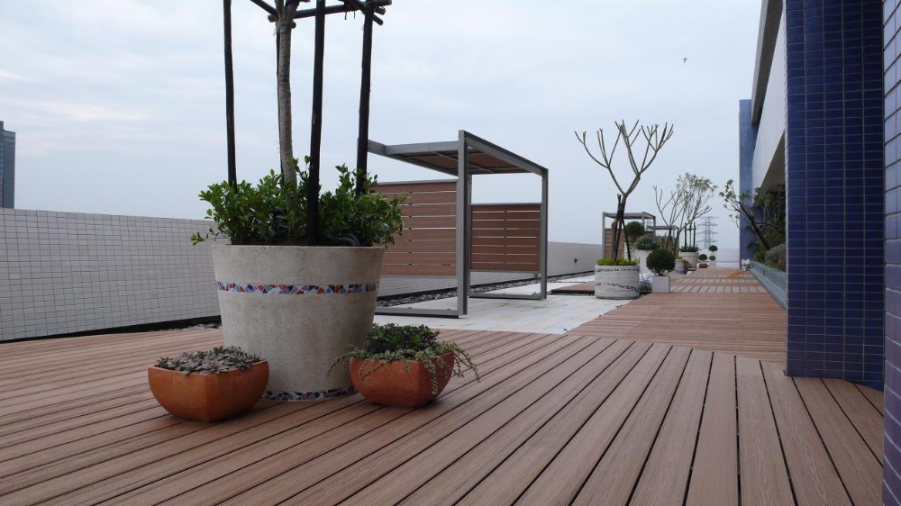 UV Resistance WPC Hollow Decking Swimming Pool Anti Slip Wood Plastic Composite Decking