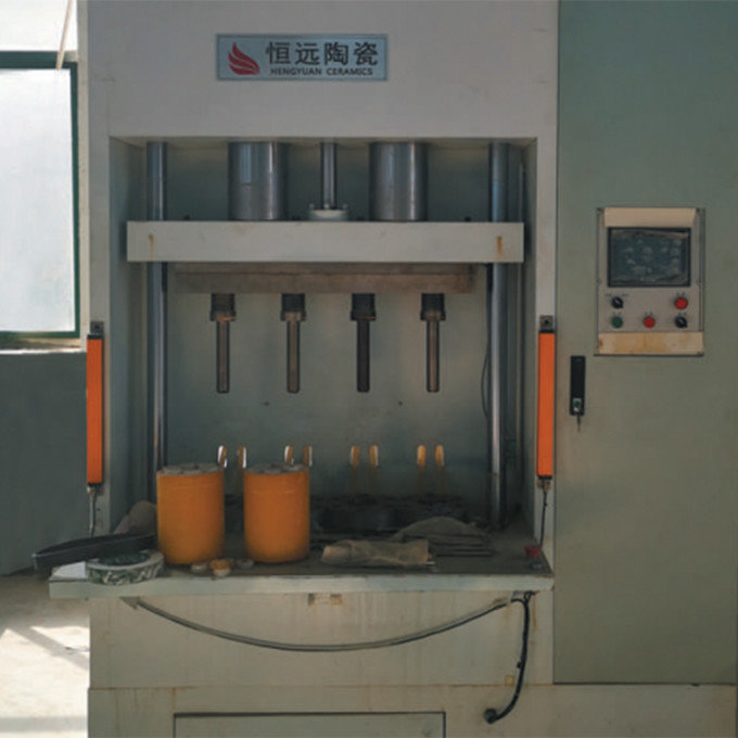 Yellow High Performance Ceramic Screw Conveyor With Alumina Axial Screw Conveyors