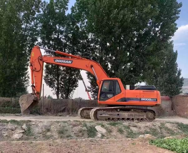 30Ton Doosan Used DH300LC-7 Excavator with Good Condition and 29600kg Operating