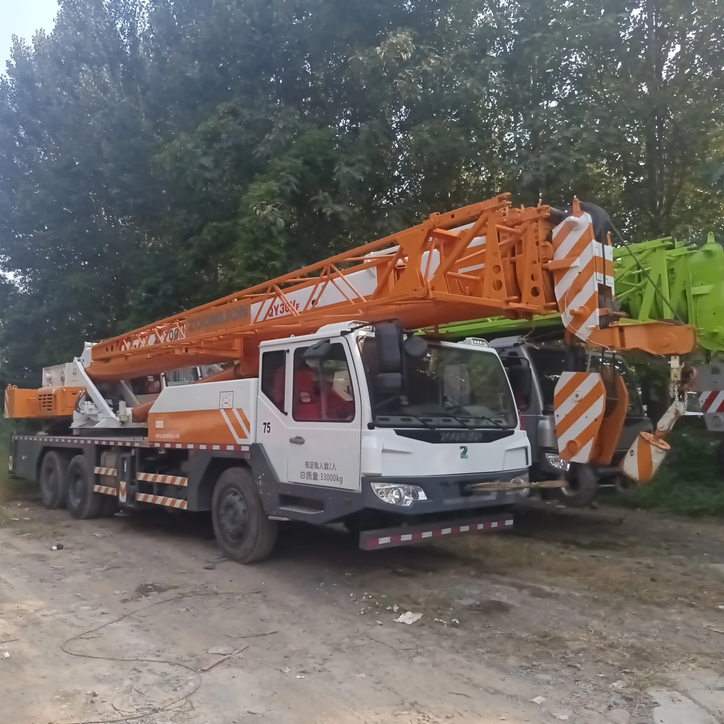 Custom Used Truck Crane with Minimum Turning Radius of 10.5m Zoomlion Crane 30 Ton 35 Ton