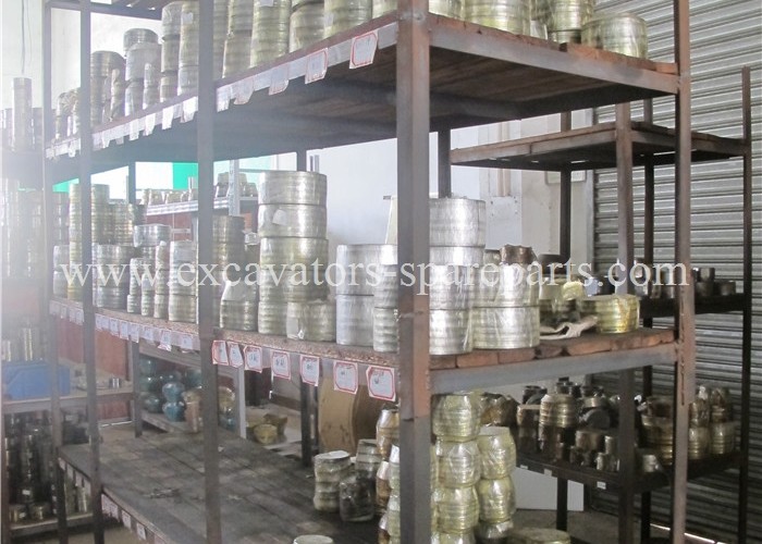Komatsu PC200-7 PC200-6 Excavator Hydraulic Cylinder Head 707-27-13660 707-36-13500 07165-16870