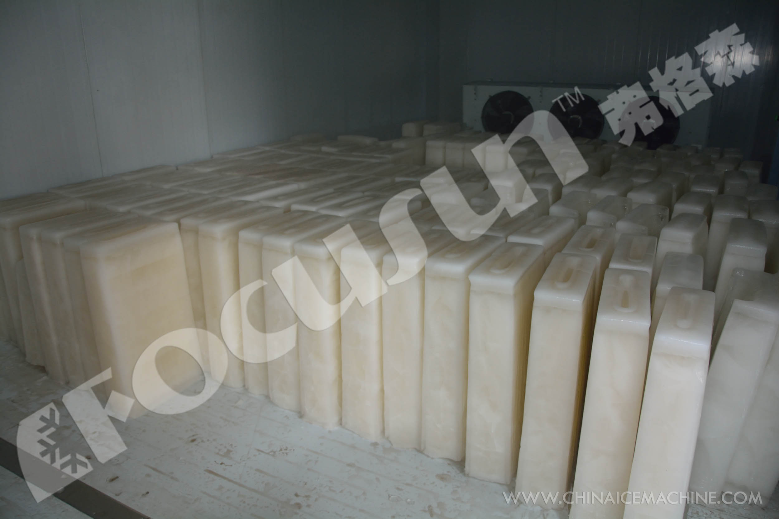Flake Ice Machine 1-200MT Capacity Core Components Other Water Cooling Mode