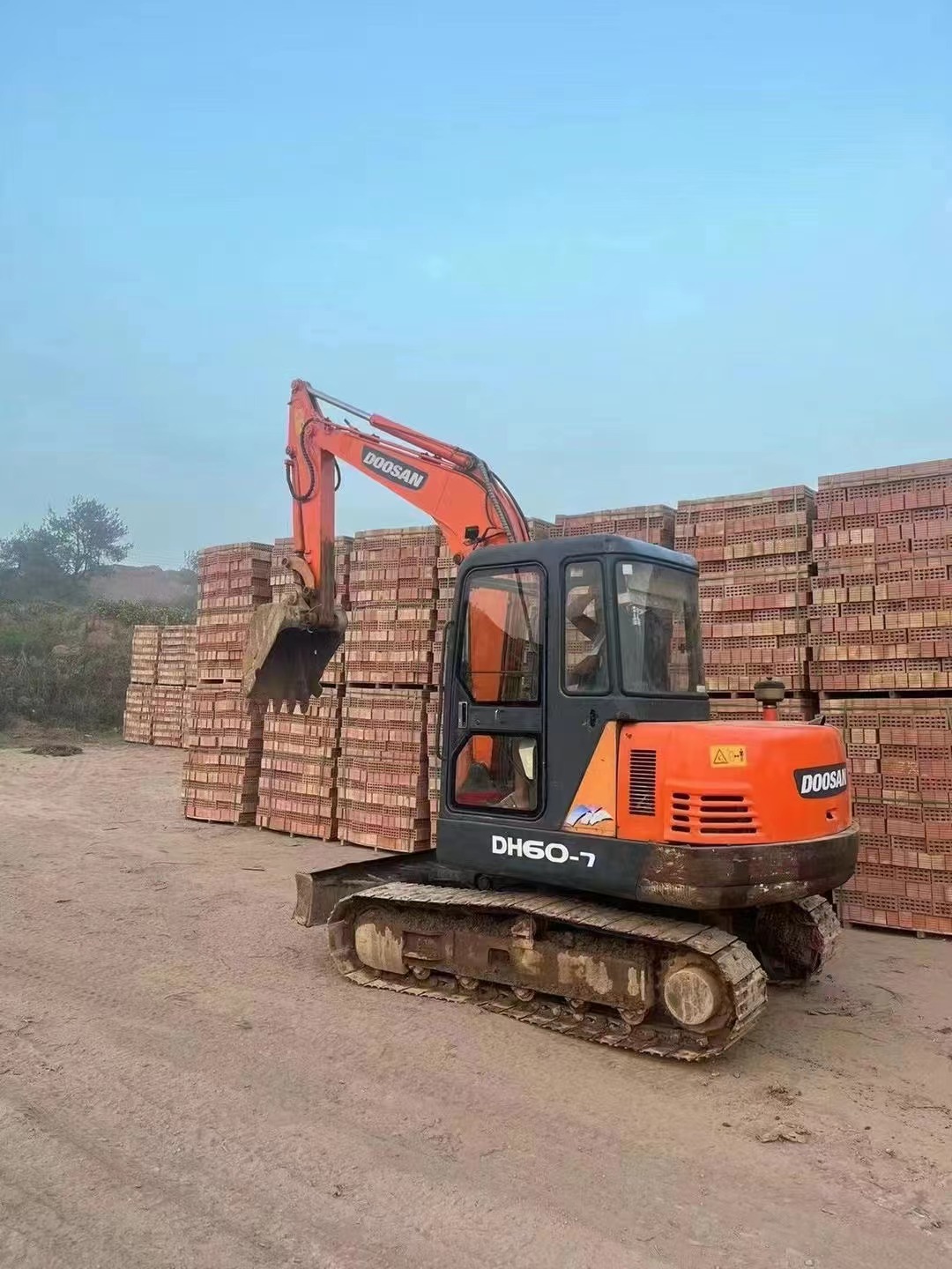 Second-Hand Doushan 60-7 Excavator from South Korea with Original Hydraulic Cylinder