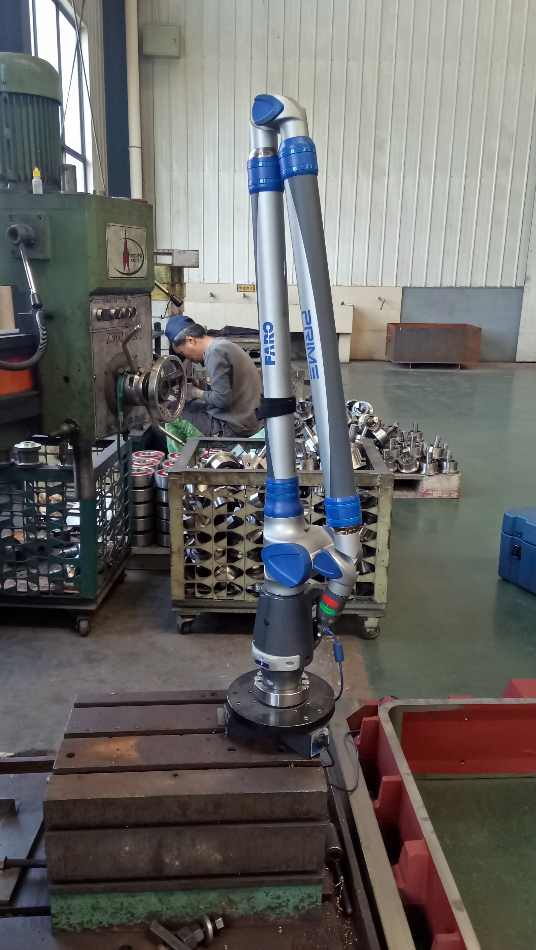 Mould box and moulding car