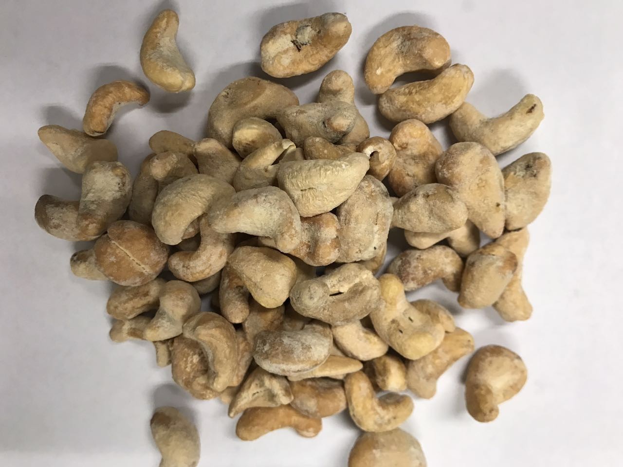 Raw Ground Cashew Nut Snacks Tasty Sriracha Chili Flavored Spicy Cashew Full nutrition OEM
