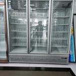 Three Glass Doors Refrigerated Stereoscopic Display Cabinet Commercial