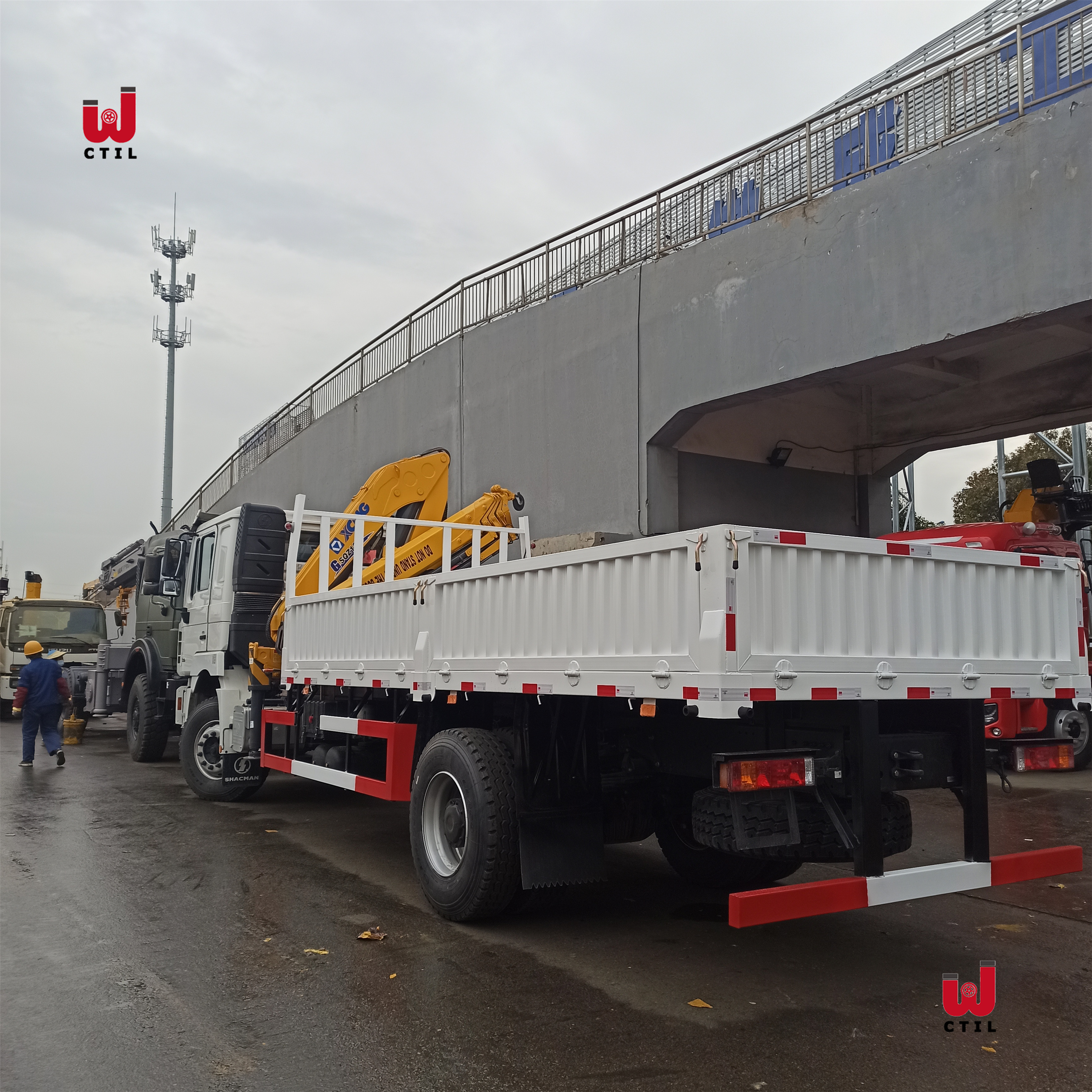 Crane truck