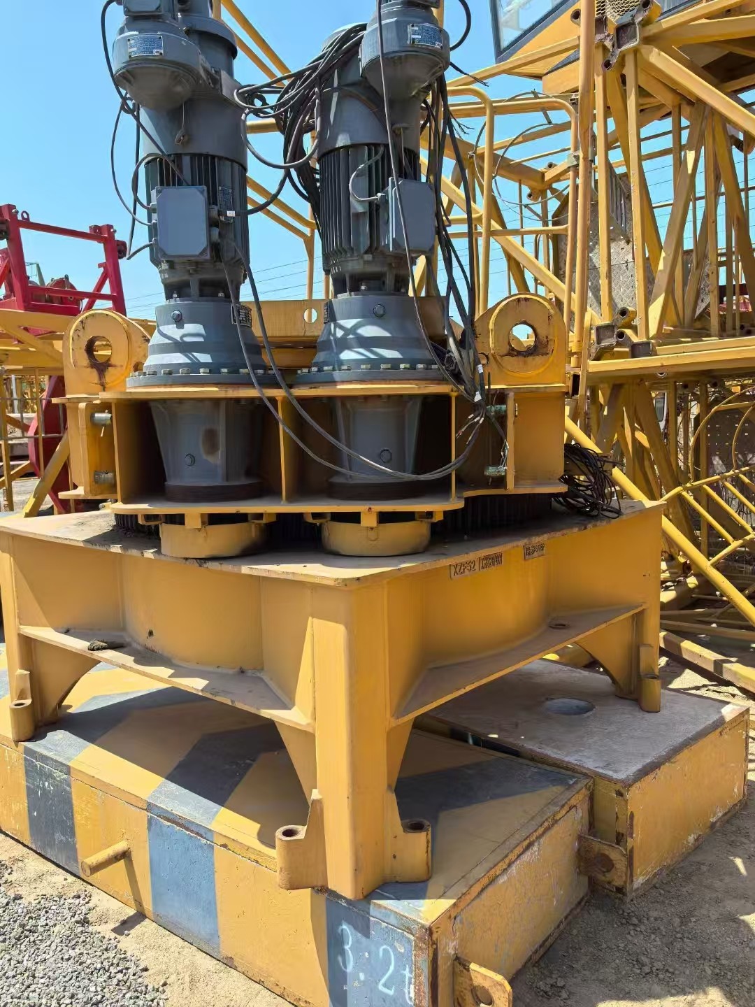 XCMG Tower Crane 6515-10 65m Maximum Lifting Height for Construction Sites in Yellow