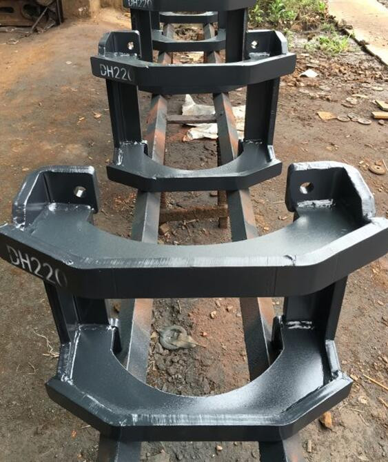 Excavator Track Link Guard for ZX200/EX200/EC210 Durable and Dependable Protection
