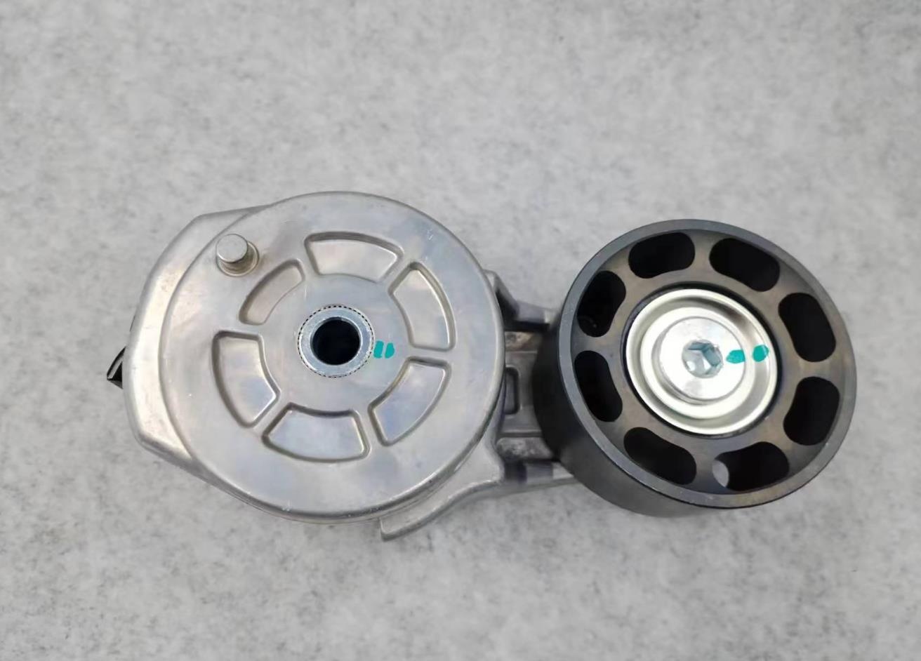 Engine Belt Tensioner for Komatsu Excavator Spare Parts PC200-7 6736-61-4120 from Manufacturing Plant