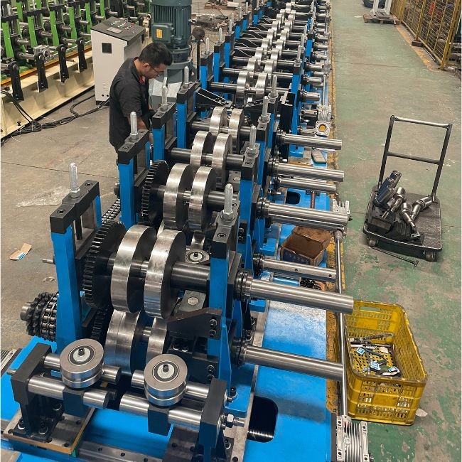 Precision C Z Purlin Roll Forming Machine With Yaskawa / Panasonic Inverter