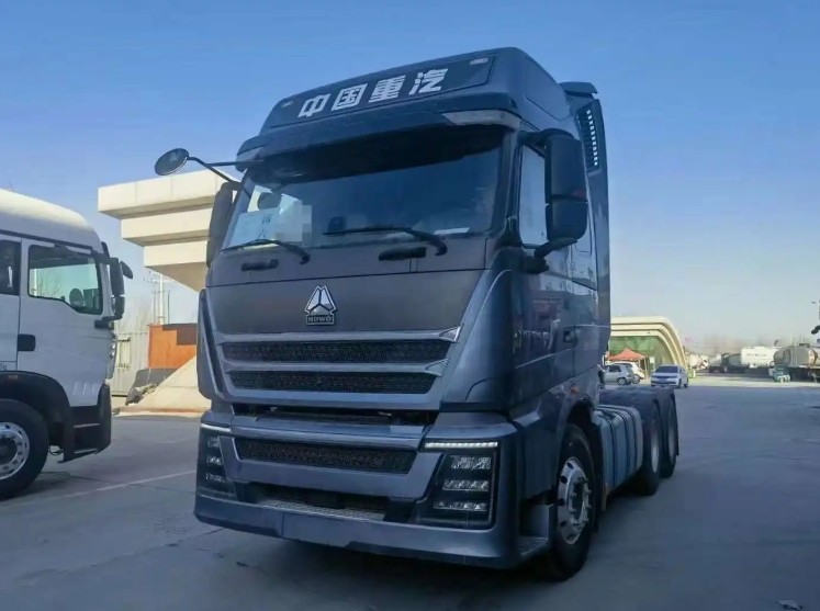New Siontruk HOWO SITRAK CNG LNG Tractor Head 460hp 510HP 550HP 6X4 Tractor Trucks