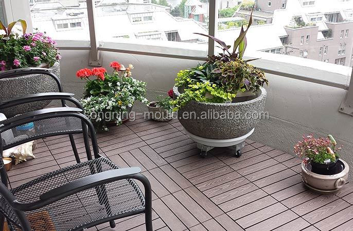 300x300 Size Outdoor DIY Square Decking Tile Co-Extrusion Technology for Garden Balcony