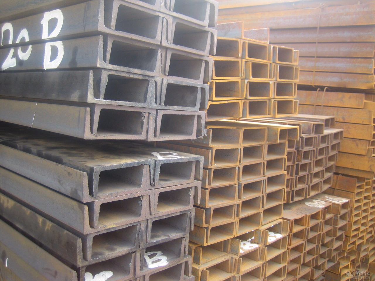 Standard JT/T281/AASHTO M180 Galvanized W Beam Road Safety Barrier for Easy Assembly