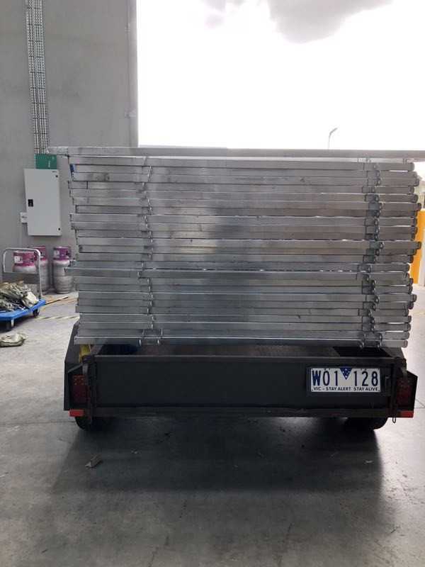 Six Bars Heavy Duty Metal Oval Rail Cow Fence Panels for Au Market