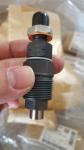 Supply ISUZU 4JG2 engine genuine spare parts Nozzle injector
