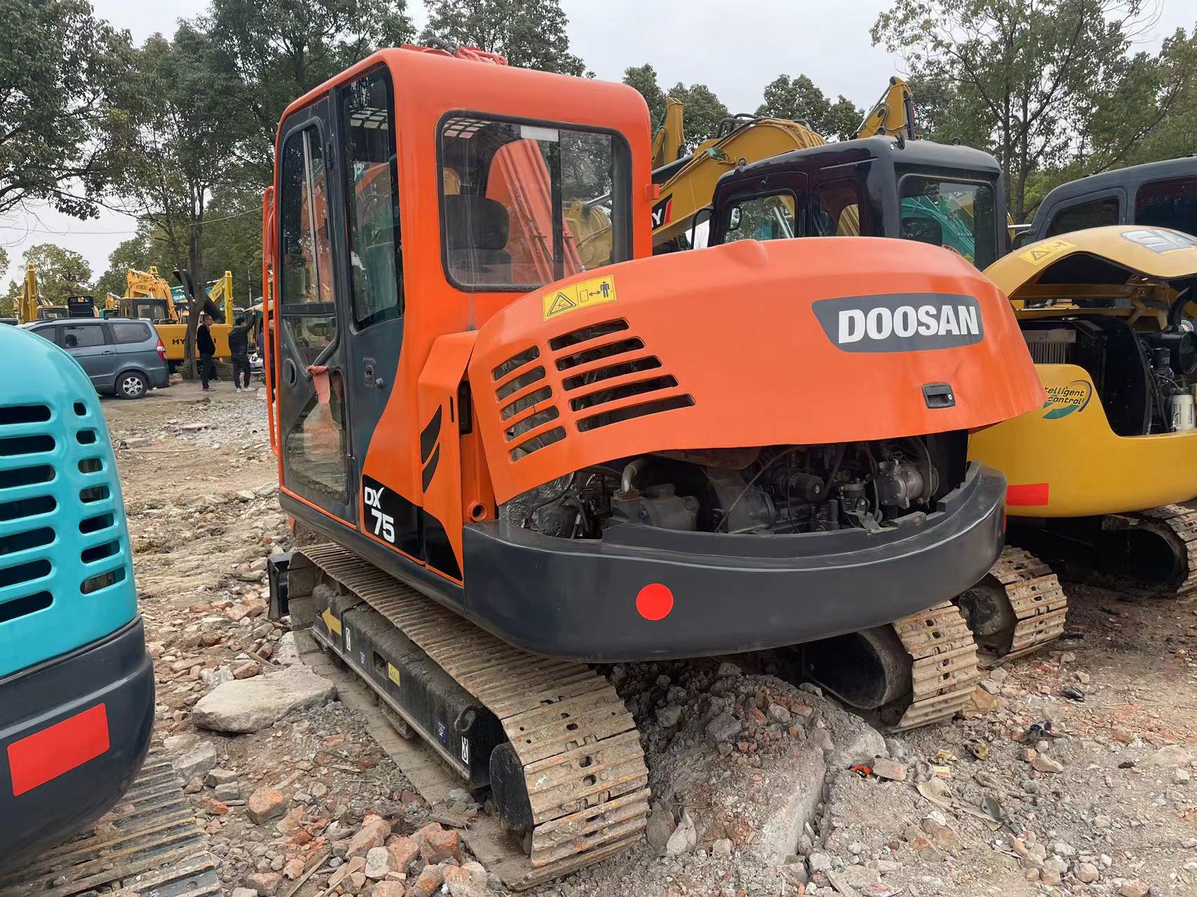 Used mini excavator Doosan DX75 small digger used machinery 6 tons hand earth digger small digger