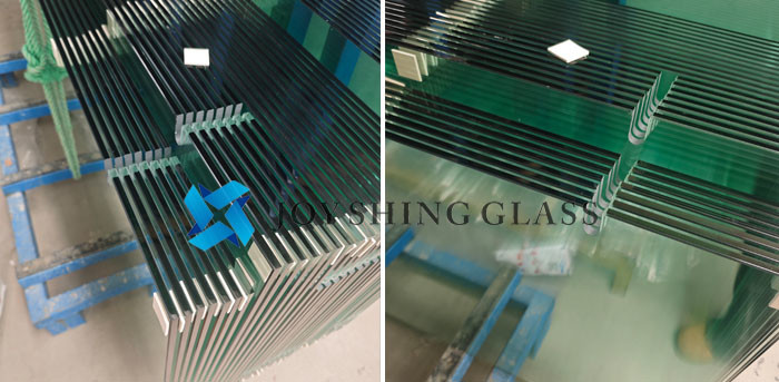 Photo of clear toughened glass shower doors